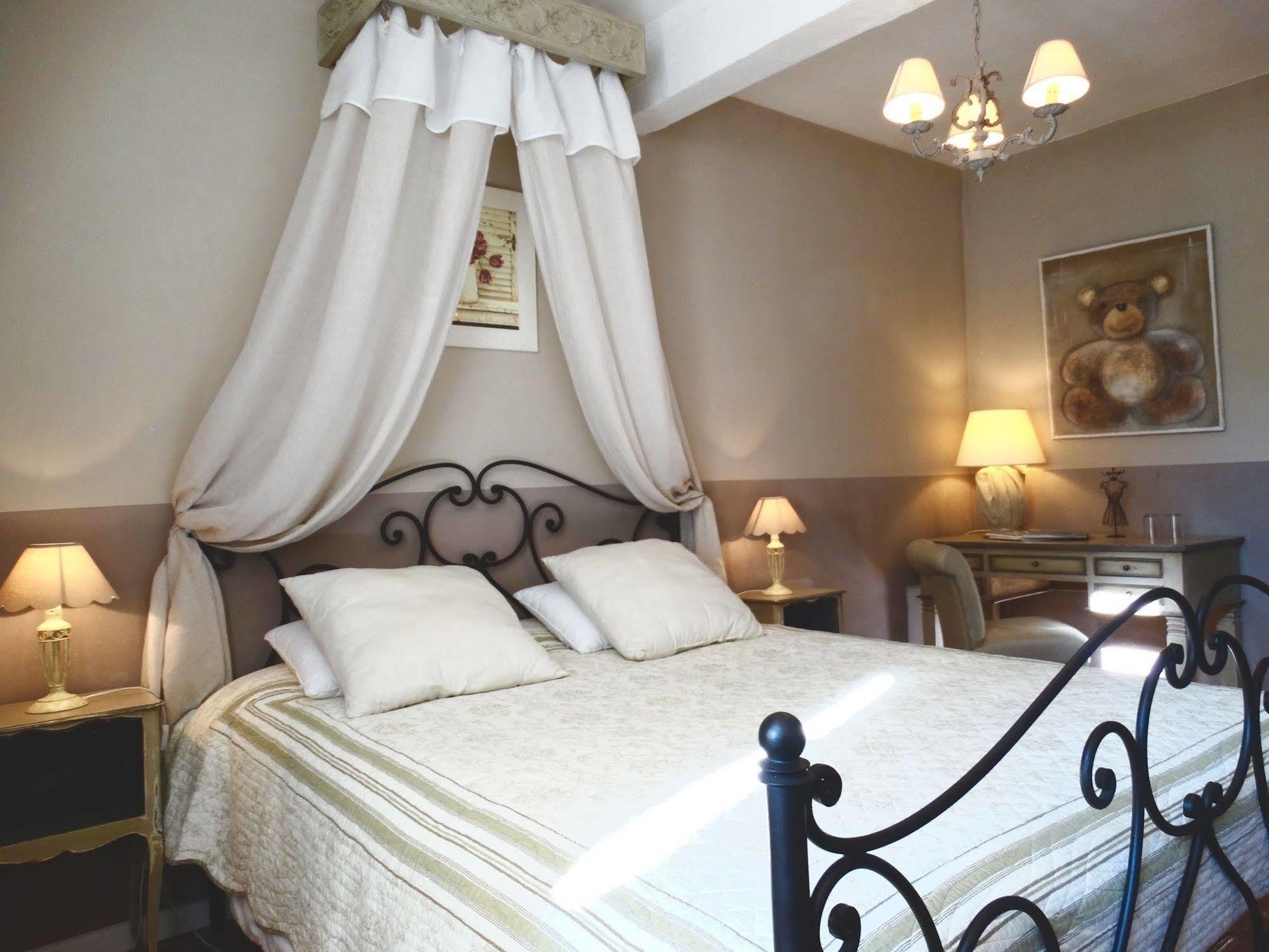 Un Patio En Luberon Bed & Breakfast Ansouis Bagian luar foto