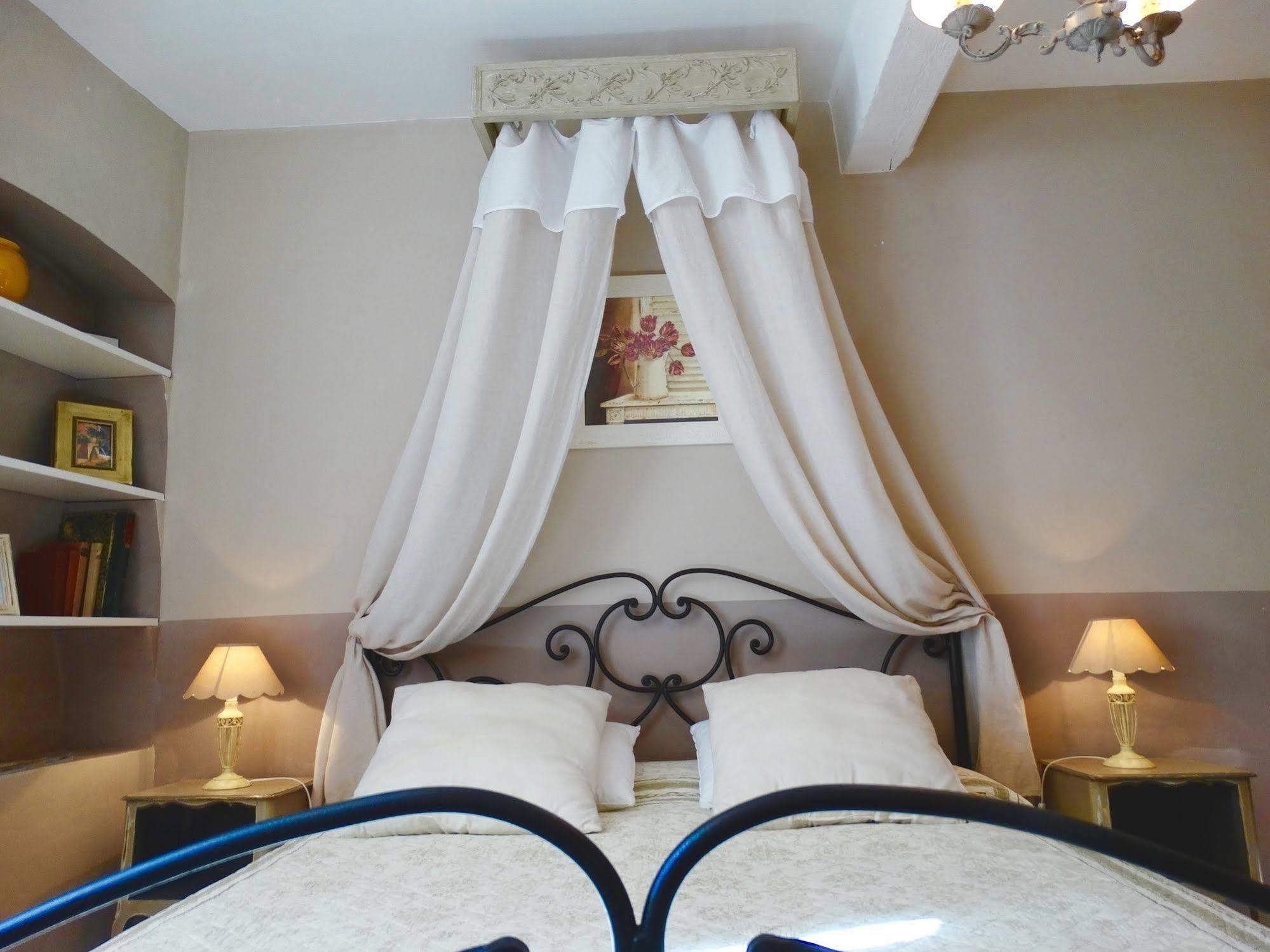 Un Patio En Luberon Bed & Breakfast Ansouis Bagian luar foto